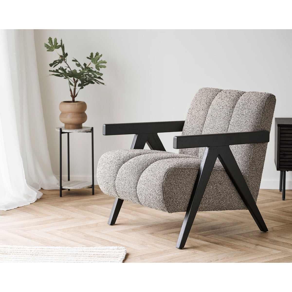 Leuven – Sidobord i travertinlook med metallben