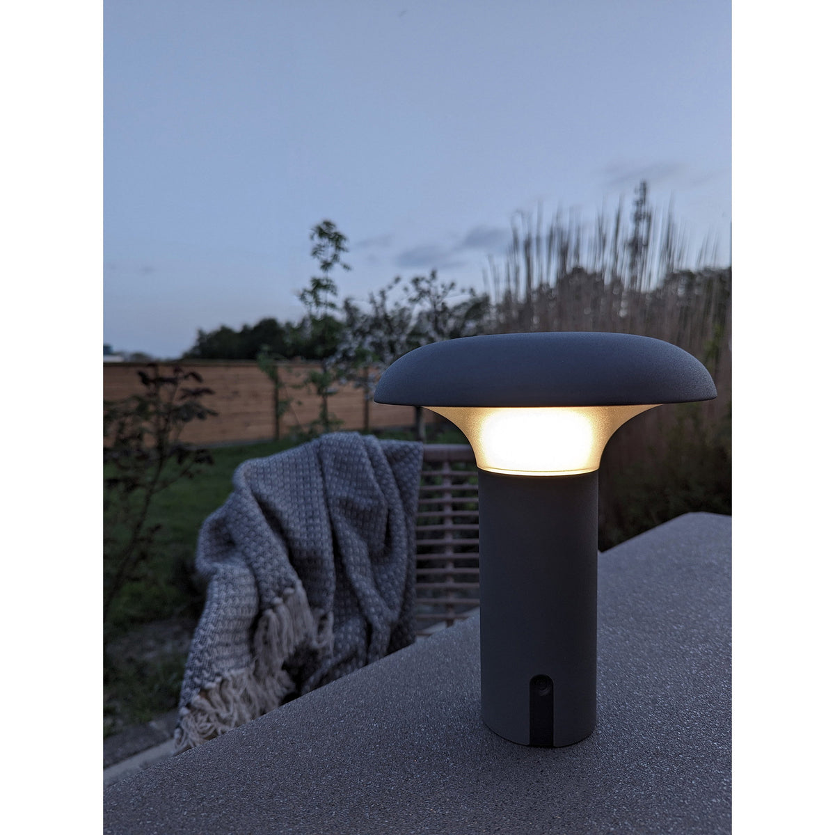 Tallrik – bordslampa i polypropen