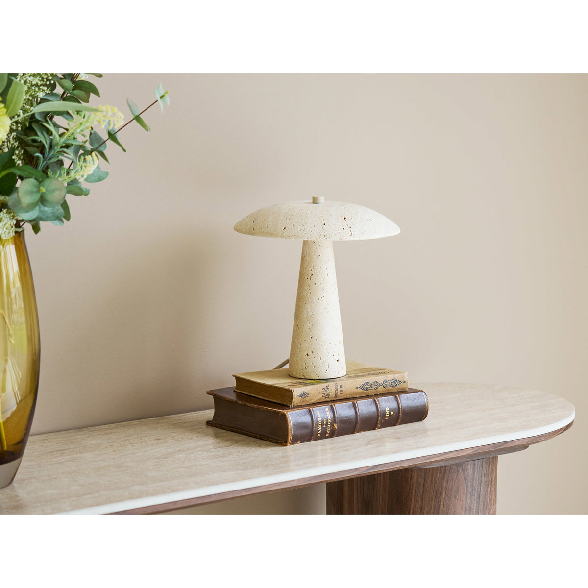 Faro – bordslampa i travertin